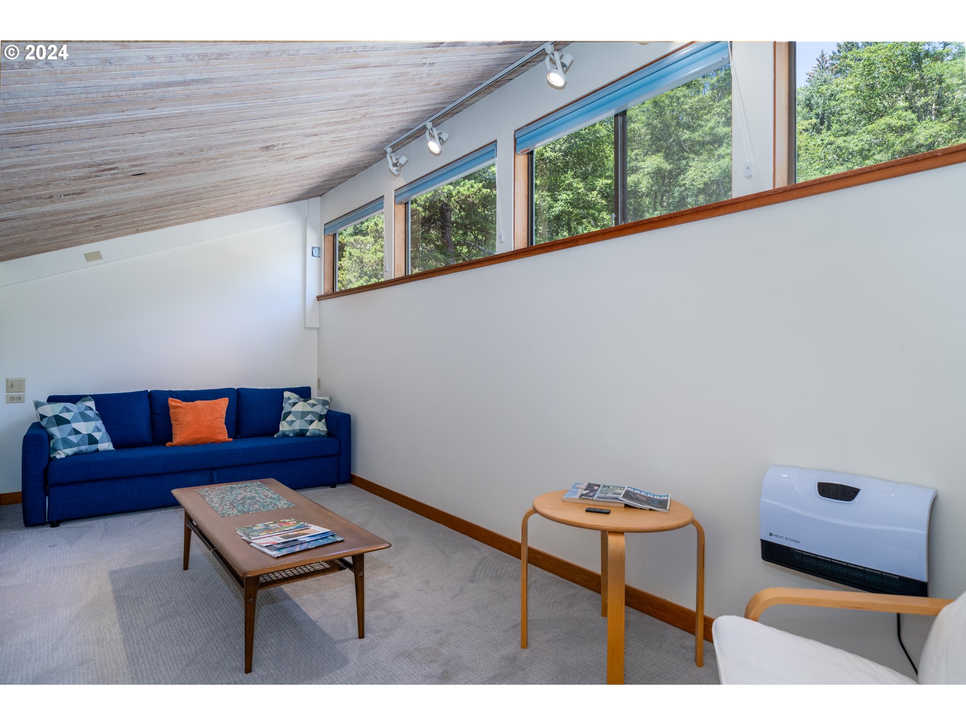 2555 Four Creeks Road Otis, OR 97368 - Photo 41 of 48 Den/Office