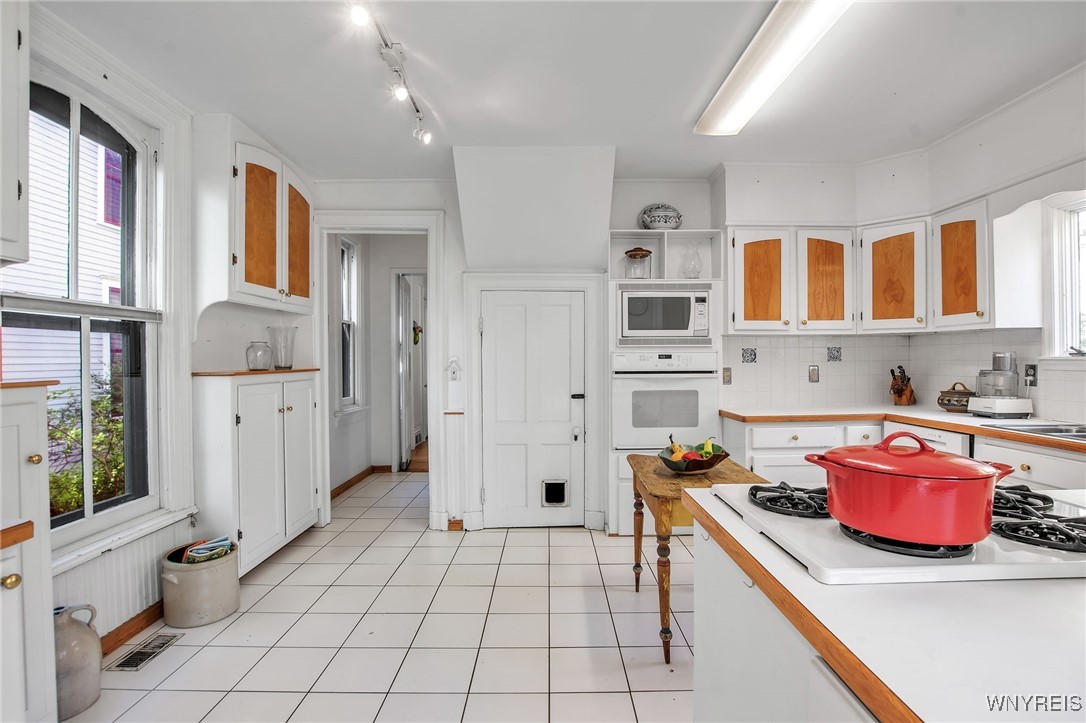 41 Irving Place Buffalo, NY 14201 - Photo 15 of 39