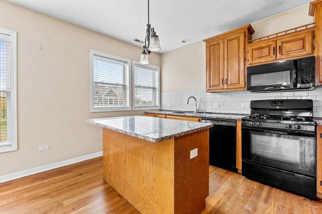 $560,000 | 597 South Lake Street, Aurora, IL 60506