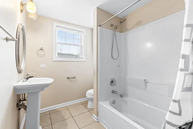 $560,000 | 597 South Lake Street, Aurora, IL 60506