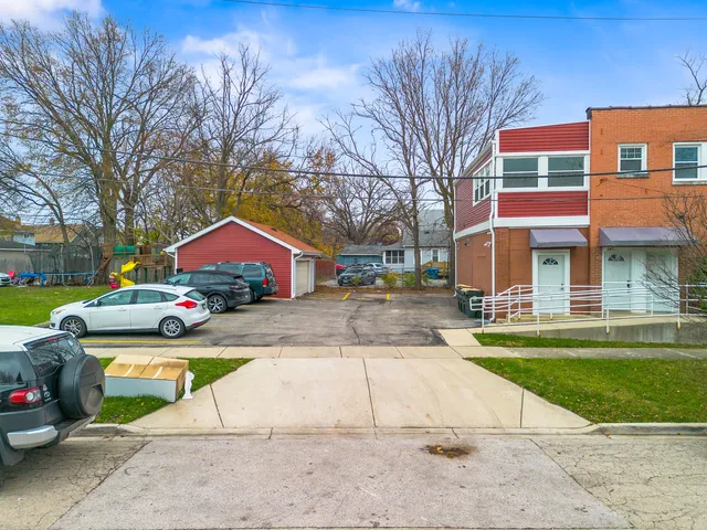 $560,000 | 597 South Lake Street, Aurora, IL 60506