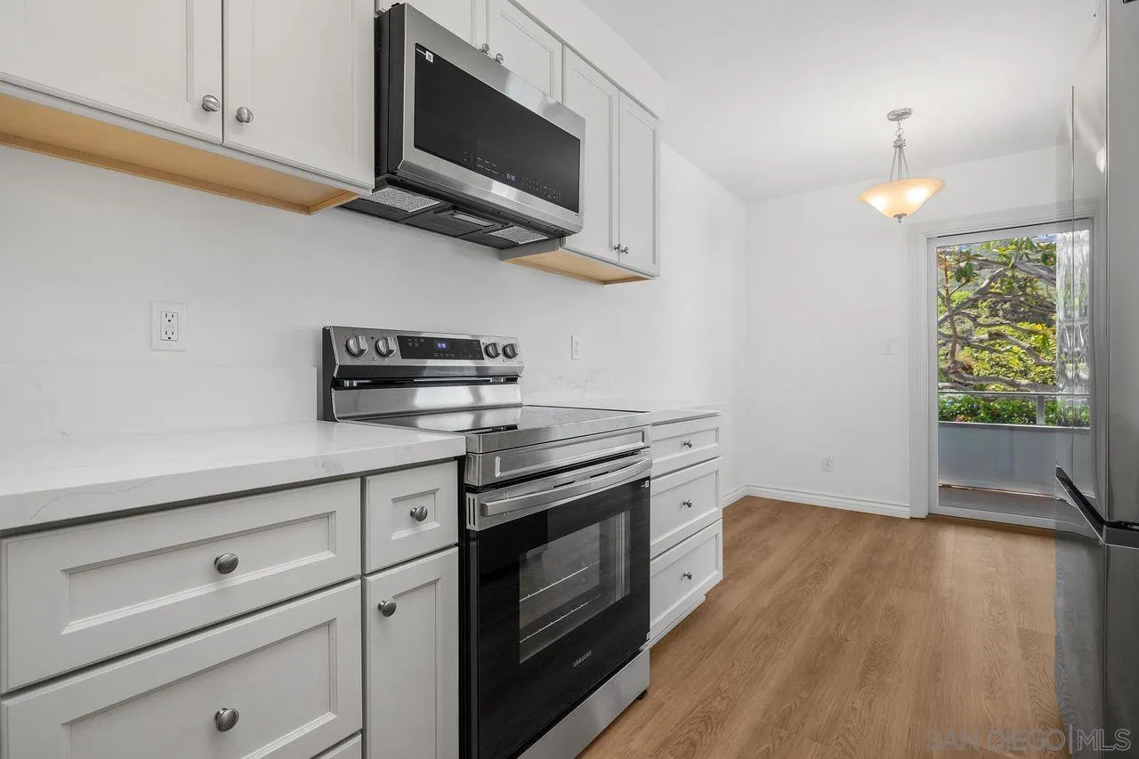 2368 Torrey Pines Road, Unit 63 La Jolla, CA 92037 - Photo 14 of 41 Kitchen