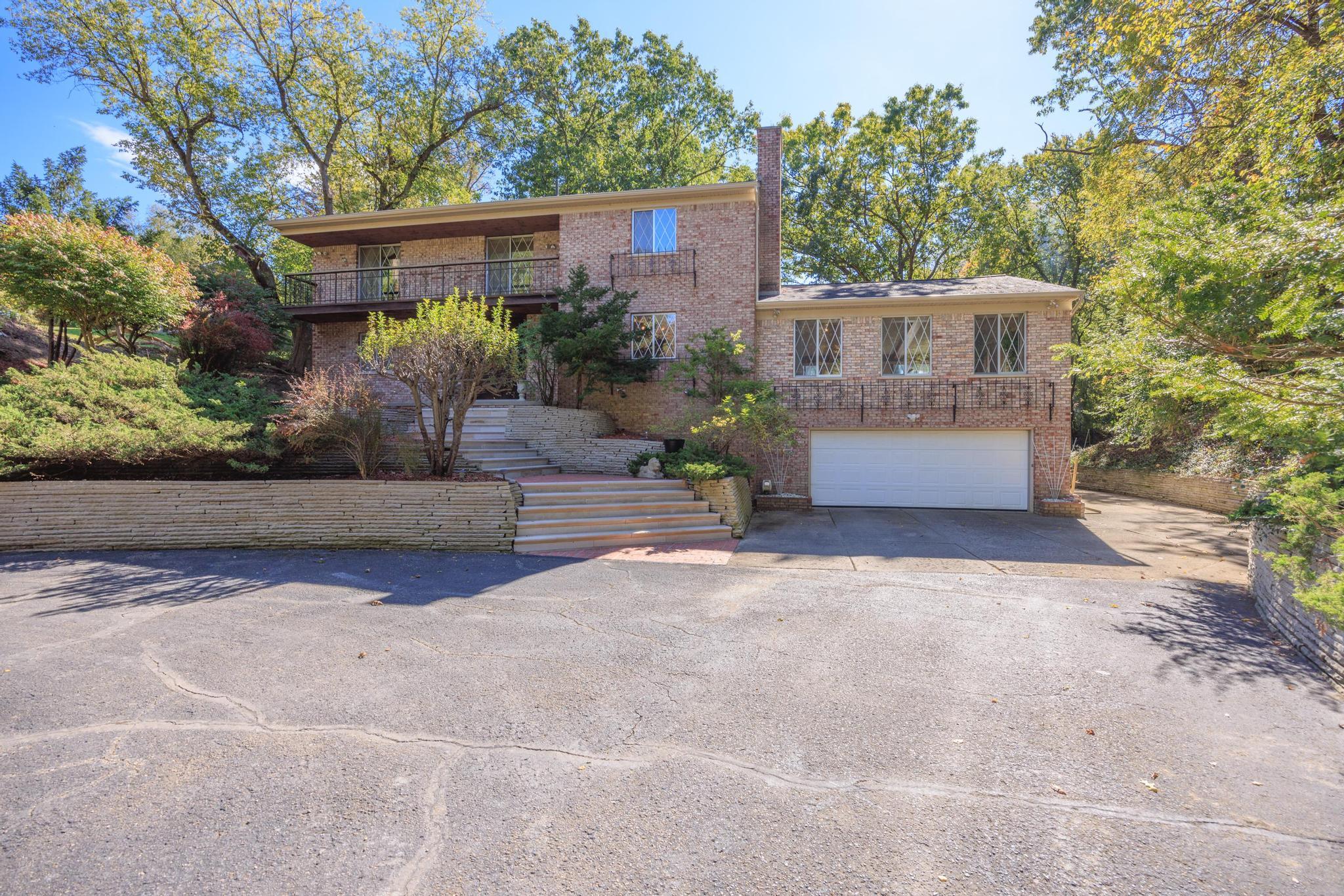5845 N Livernois 01