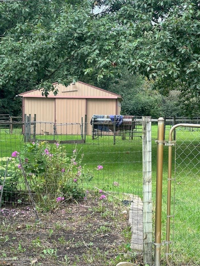 1775 Higley Road Lapeer, MI 48446 - Photo 12 of 19 50133205-370e6c9b-b7f3-4c3a-b090-c1239d56886c.JPG