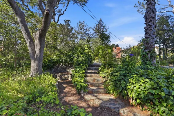 $4,888,000 | 18211 Saratoga-Los Gatos Road, Monte Sereno, CA 95030