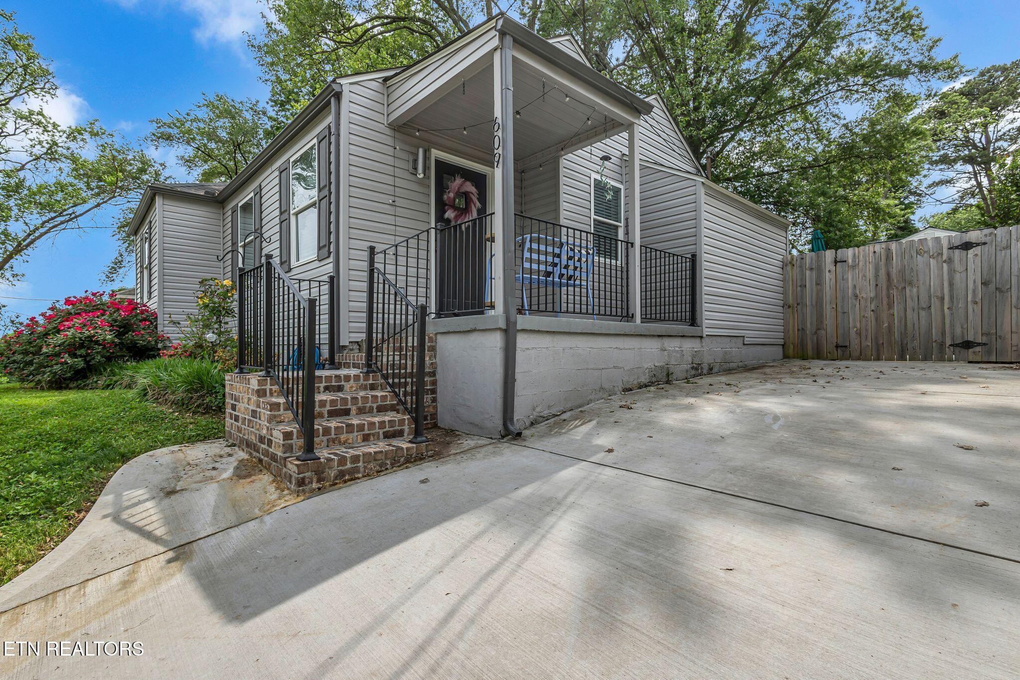 609 Hillview Road Knoxville, TN 37919 - Photo 3 of 27 Gallery Image 3
