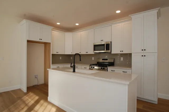 $520,000 | 3 A Dearborn Circle, Walpole, NH 03608