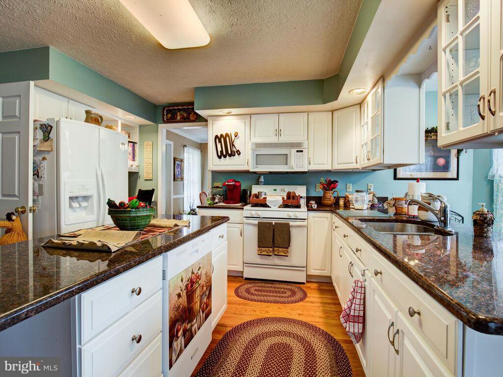 128 Asbury Road Winchester, VA 22602 - Photo 11 of 29 Kitchen