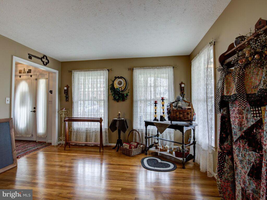 128 Asbury Road Winchester, VA 22602 - Photo 14 of 29 Living Room