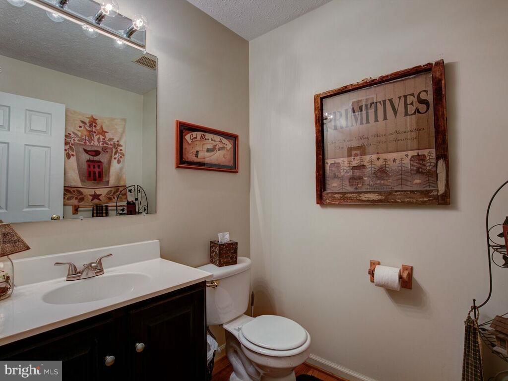 128 Asbury Road Winchester, VA 22602 - Photo 24 of 29 Bath
