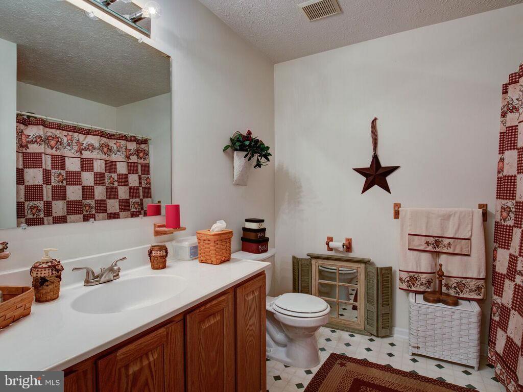 128 Asbury Road Winchester, VA 22602 - Photo 25 of 29 Bath