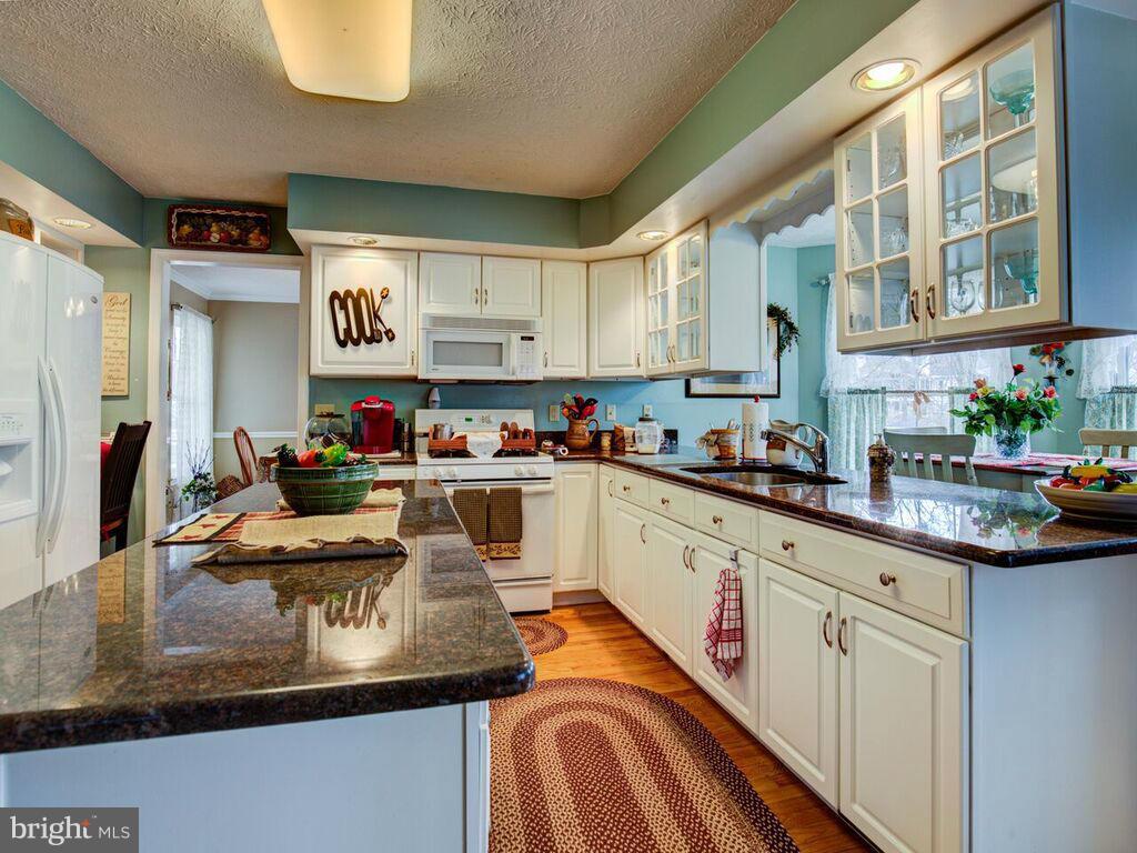 128 Asbury Road Winchester, VA 22602 - Photo 10 of 29 Kitchen