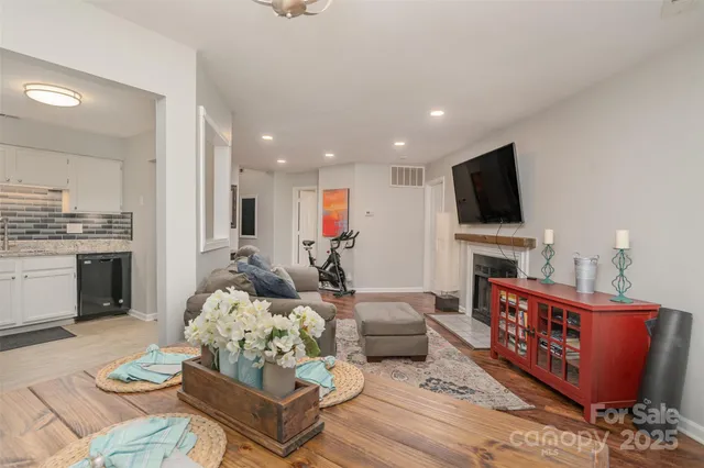 $195,000 | 6501 Clavell Lane, Unit B, Charlotte, NC 28210