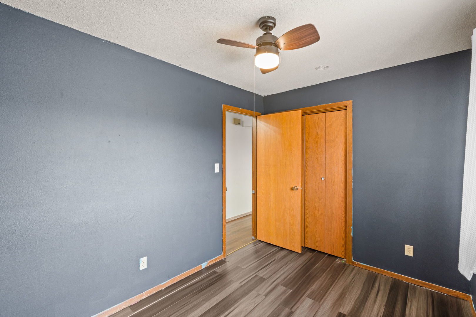 214 South 3rd Street Le Claire, IA 52753 - Photo 19 of 40 a view of an empty room with a window