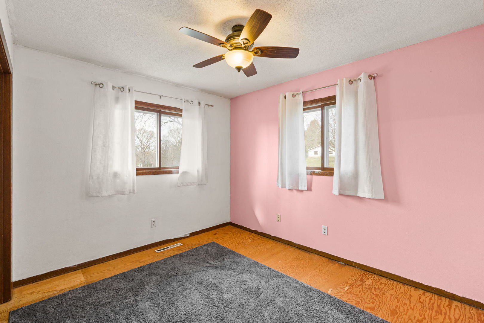 214 South 3rd Street Le Claire, IA 52753 - Photo 20 of 40 a room with window and a ceiling fan