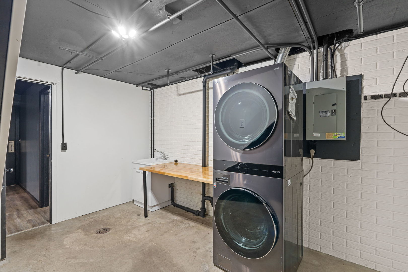 214 South 3rd Street Le Claire, IA 52753 - Photo 26 of 40 a utility room with dryer and washer