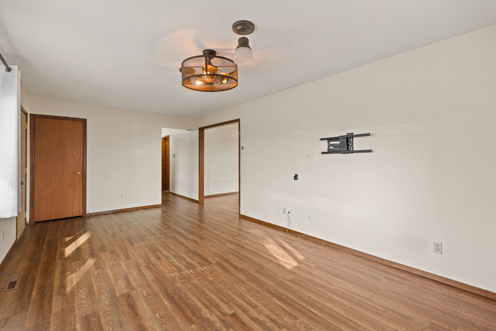 214 South 3rd Street Le Claire, IA 52753 - Photo 7 of 40 a view of an empty room with a window