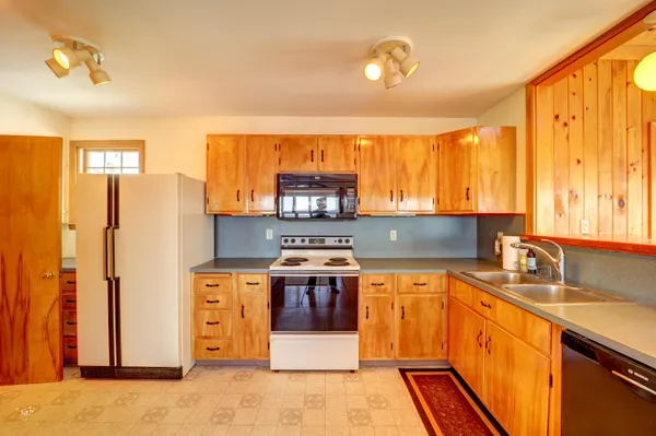 $651,000 | 1606 Castine Road, Penobscot, ME 04476