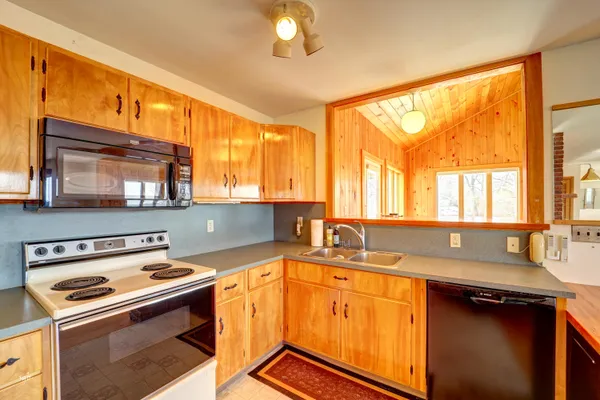 $651,000 | 1606 Castine Road, Penobscot, ME 04476