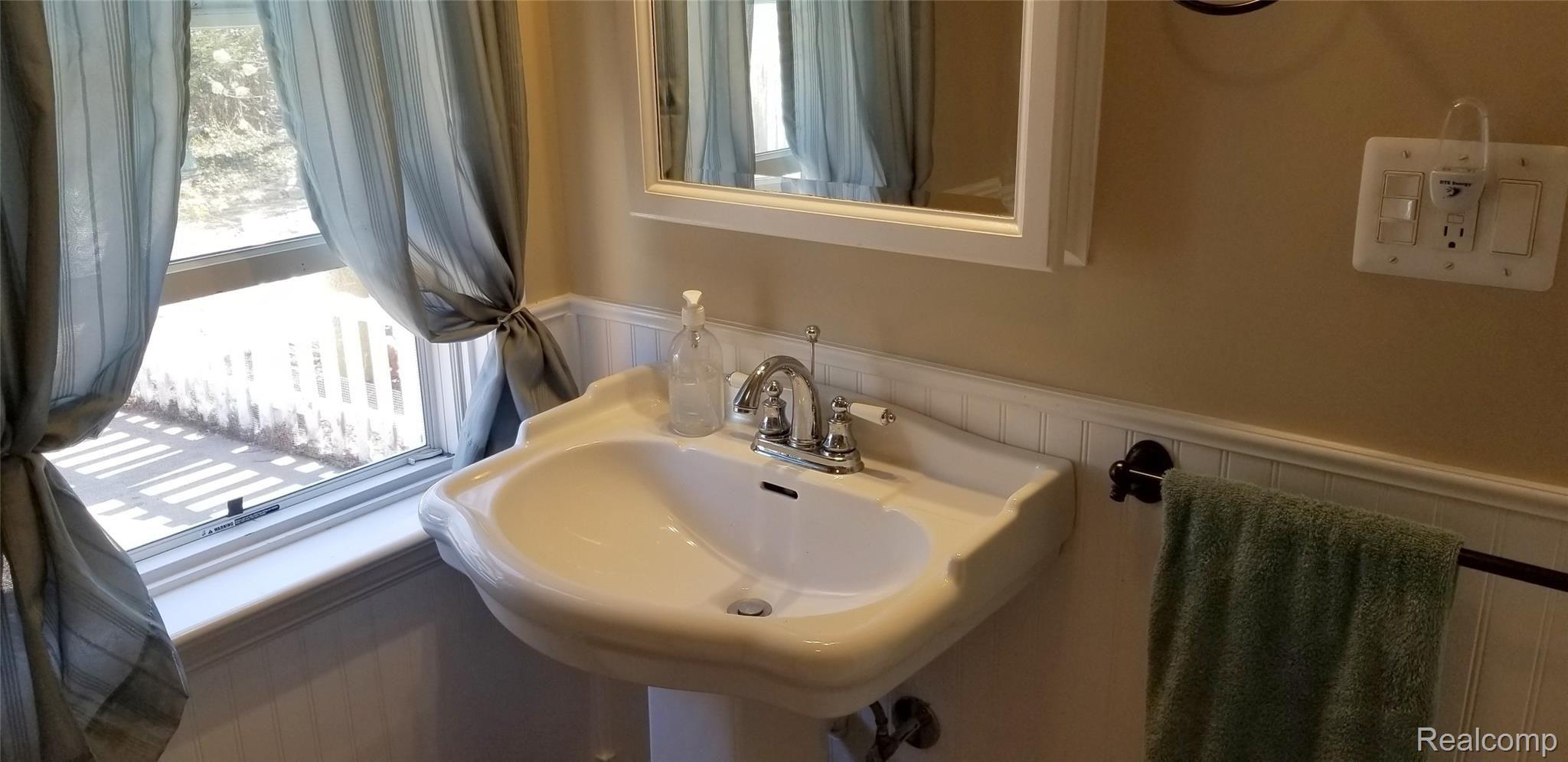328 Rivard Boulevard Grosse Pointe, MI 48230 - Photo 38 of 72 rivard 28.jpg