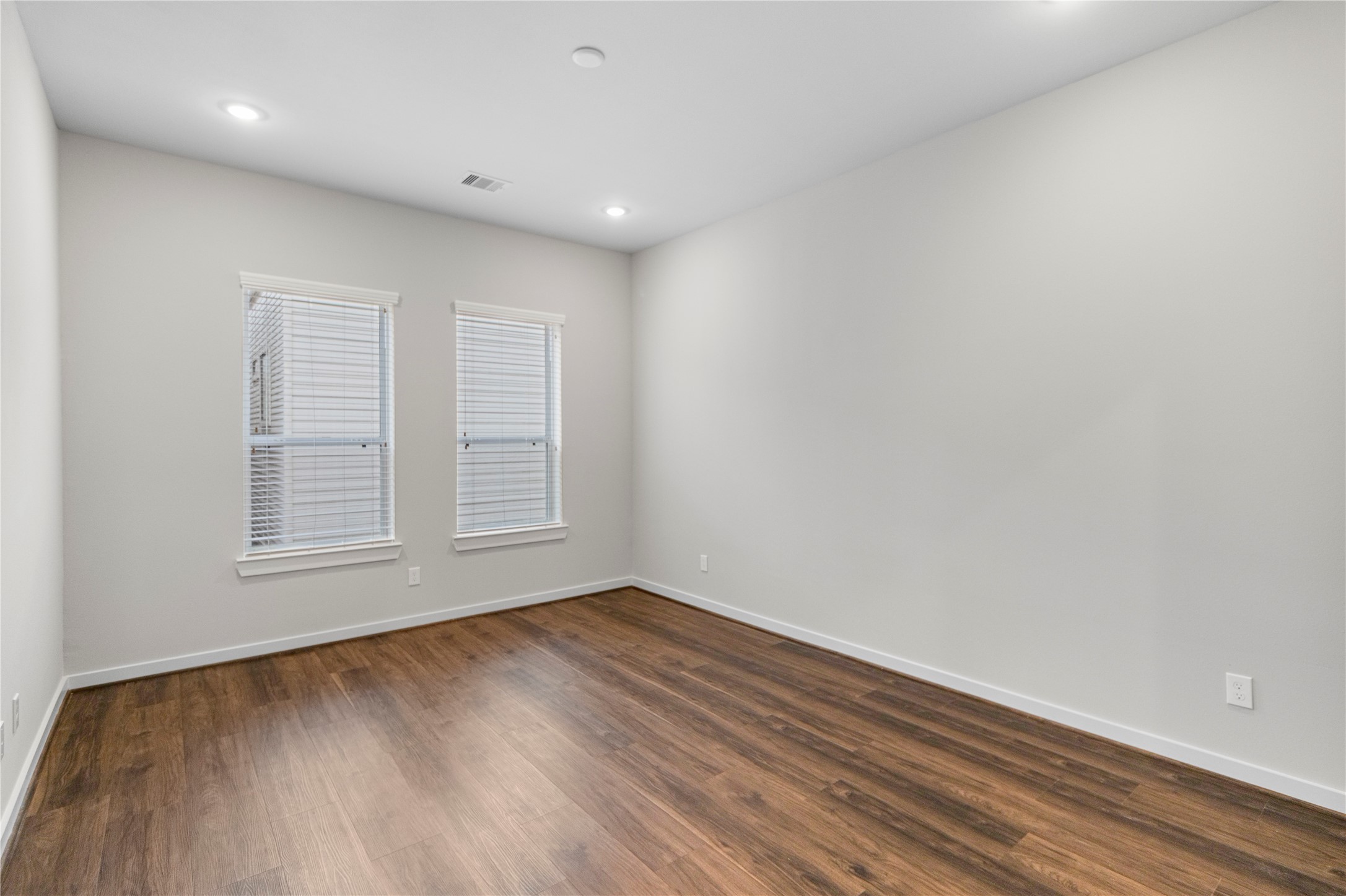606 Thornton Road, Unit C Houston, TX 77018 - Photo 15 of 23 SECOND FLOOR PRIMARY BEDROOM