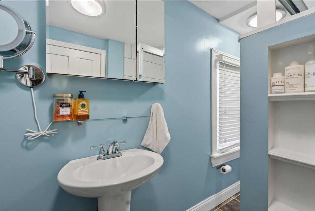 2 Cross Street Kennebunk, ME 04043 - Photo 19 of 19 up bath