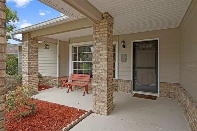 a view of a livingroom with furniture and a ceiling fan