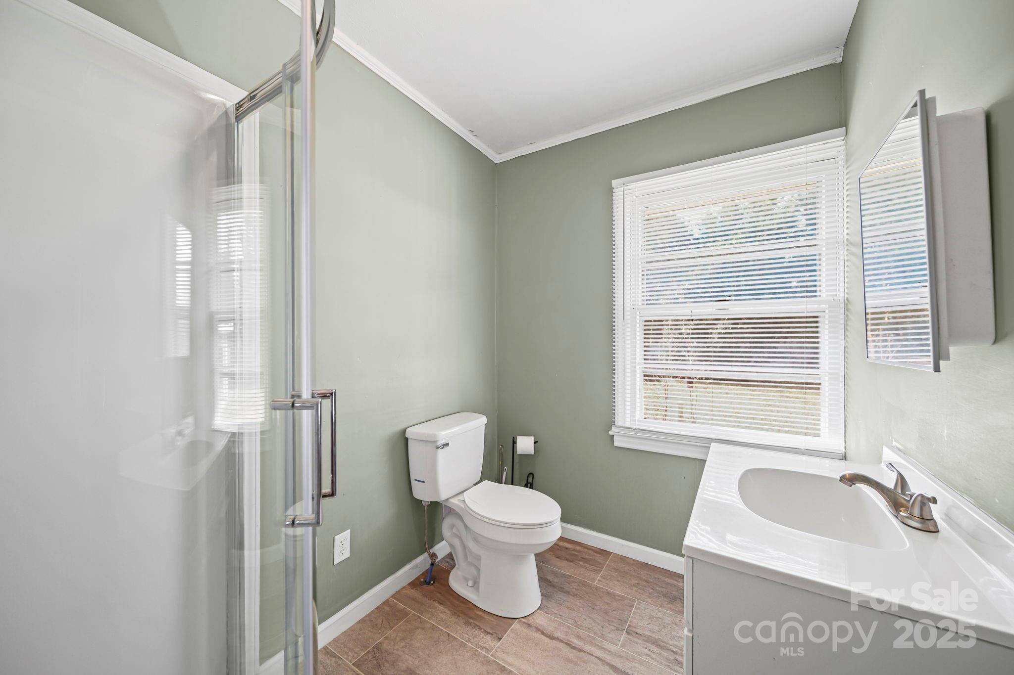 1703 East Perry Street Gastonia, NC 28054 - Photo 11 of 30 a bathroom with a sink toilet and tub