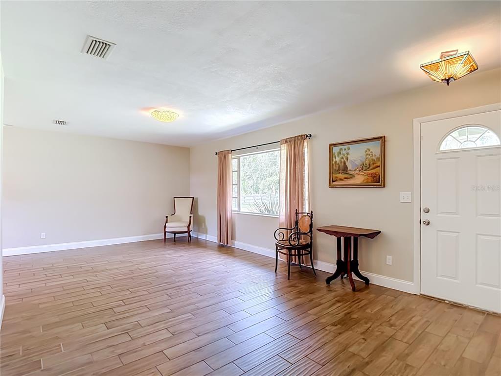 1644 West Socrum Loop Road Lakeland, FL 33810 - Photo 7 of 98 Gallery Image 7