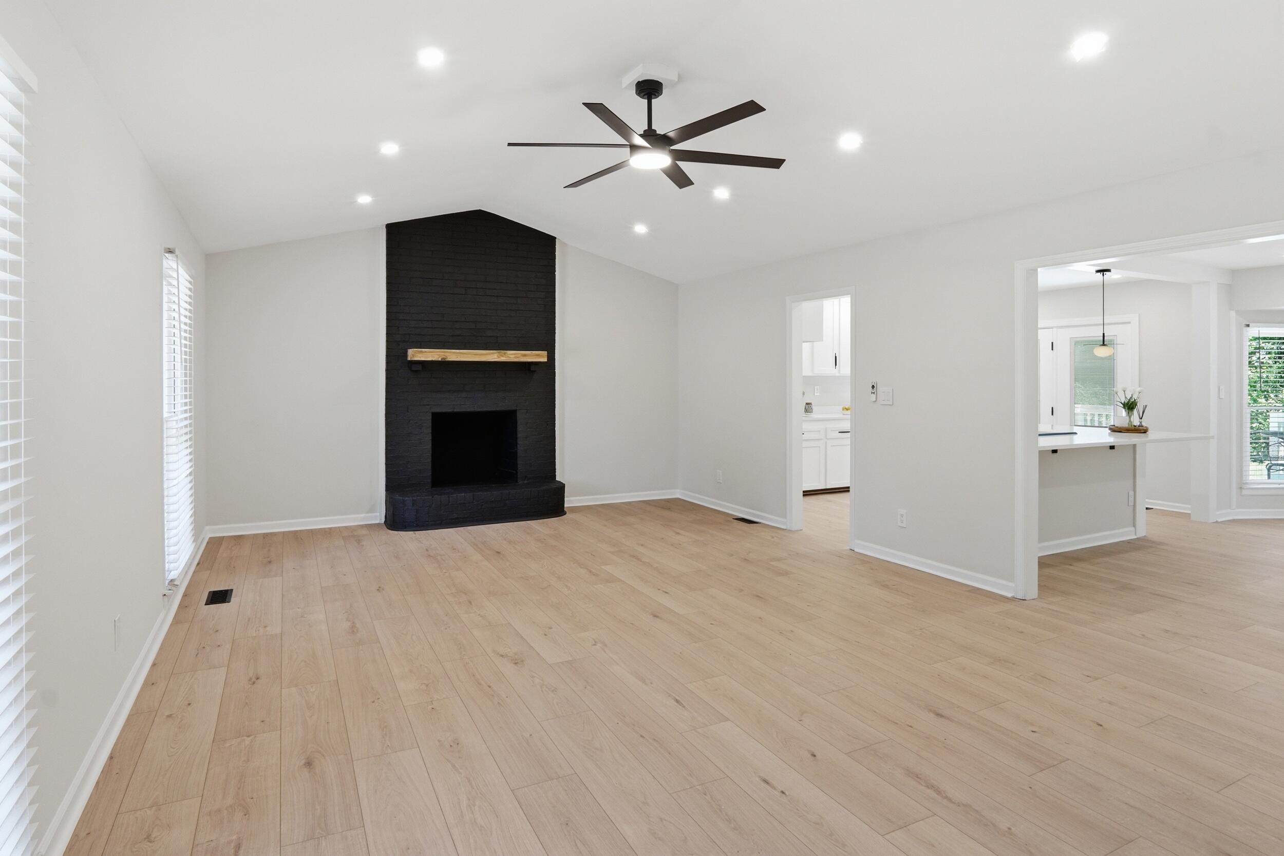 327 Bunch Ford Road Holly Hill, SC 29059 - Photo 10 of 57 Living Area 1