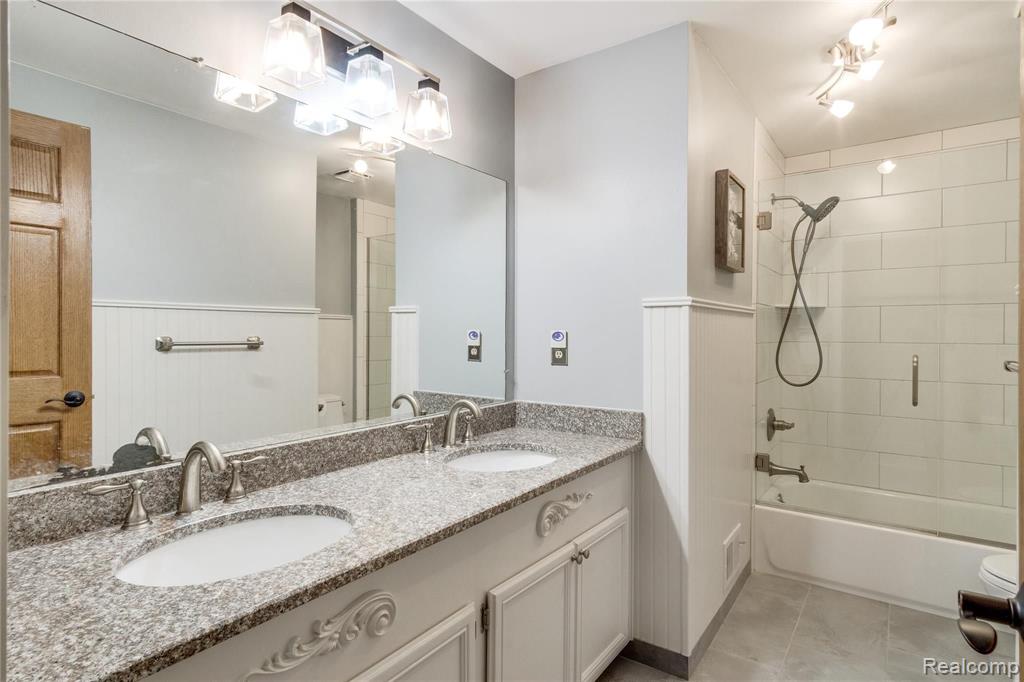 571 Augusta Drive Rochester Hills, MI 48309 - Photo 24 of 42