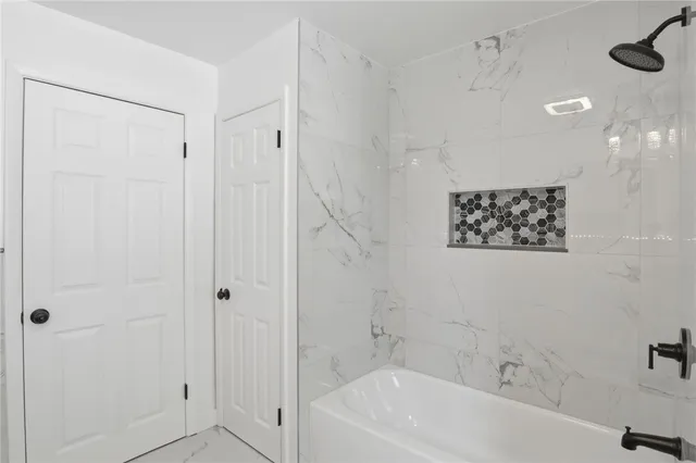 $399,900 | 6 Newport Road, Irondequoit, NY 14622