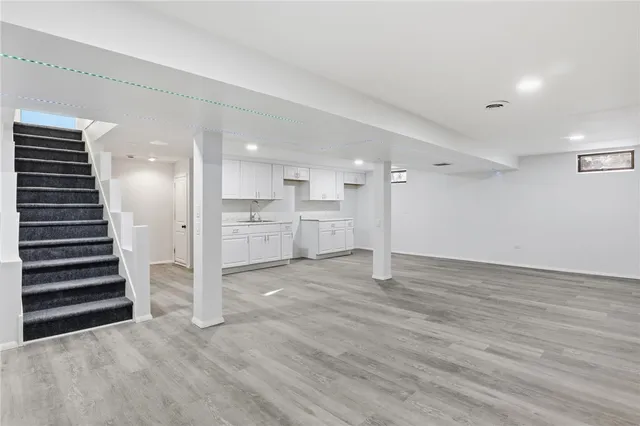 $399,900 | 6 Newport Road, Irondequoit, NY 14622