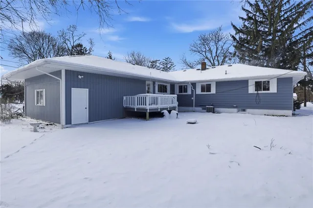 $399,900 | 6 Newport Road, Irondequoit, NY 14622