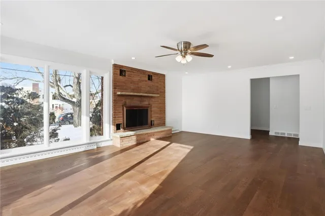 $399,900 | 6 Newport Road, Irondequoit, NY 14622