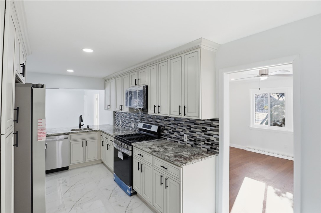 6 Newport Road Irondequoit, NY 14622 - Photo 9 of 34