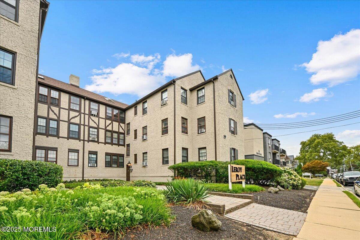 17 Leroy Place, Unit 3B Red Bank, NJ 07701 - Photo 4 of 36 front view of a building
