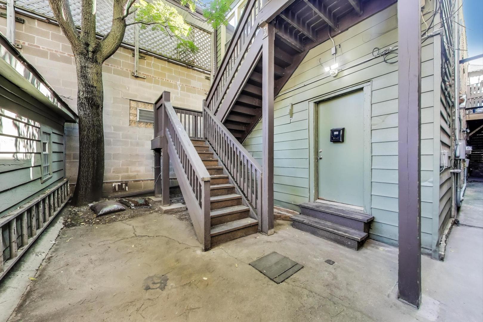 2889 North Milwaukee Avenue Chicago, IL 60618 - Photo 13 of 17 a view of outdoor space and deck