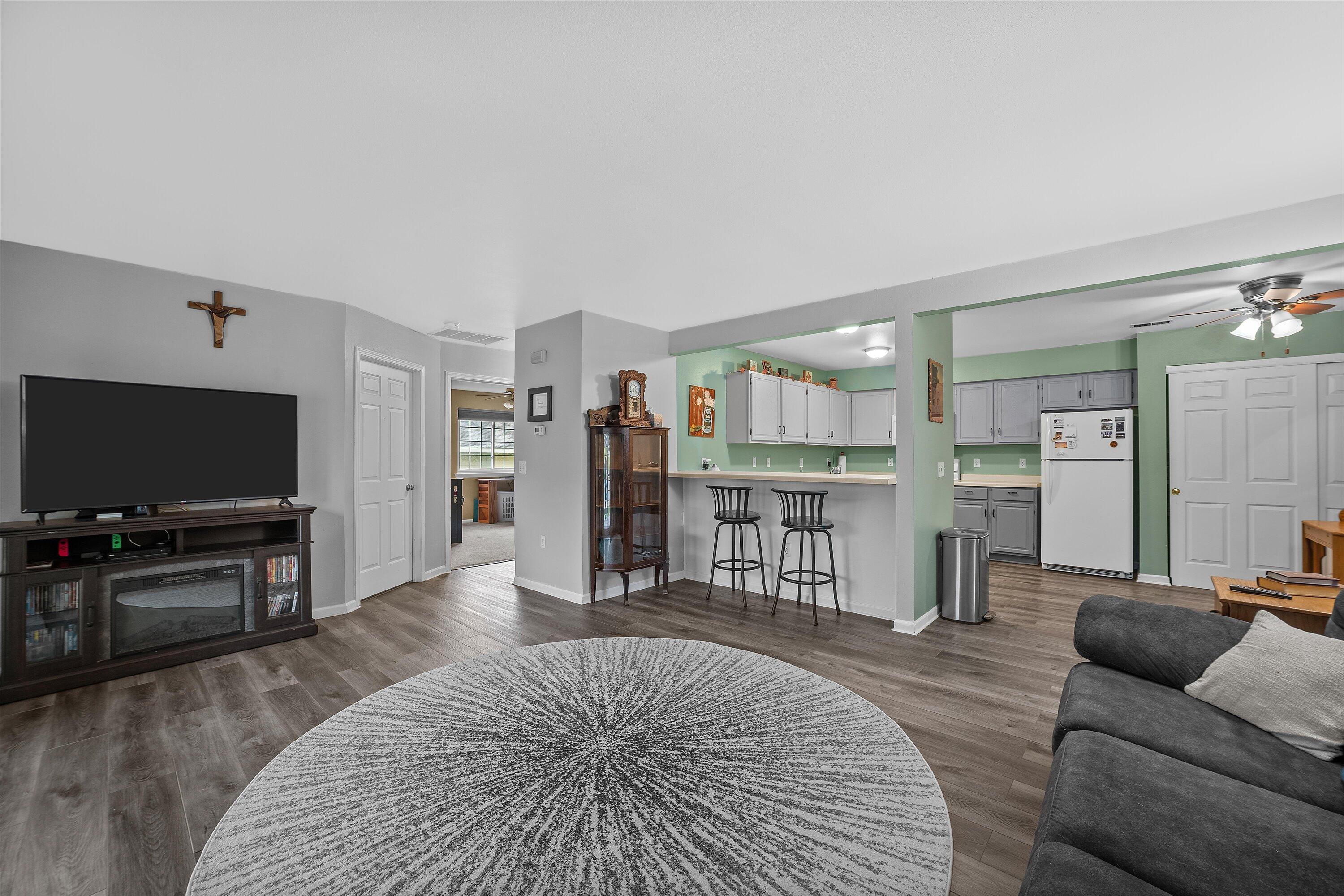 4835 Easy Street, Unit 9 Delafield, WI 53029 - Photo 2 of 25 14-P1284634