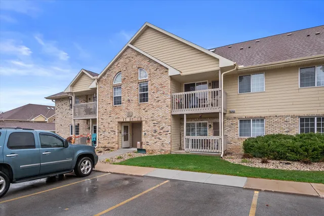 $228,000 | 4835 Easy Street, Unit 9, Delafield, WI 53029