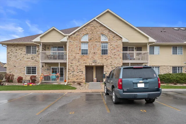 $228,000 | 4835 Easy Street, Unit 9, Delafield, WI 53029