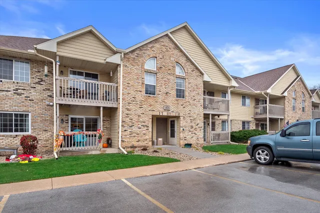 $228,000 | 4835 Easy Street, Unit 9, Delafield, WI 53029