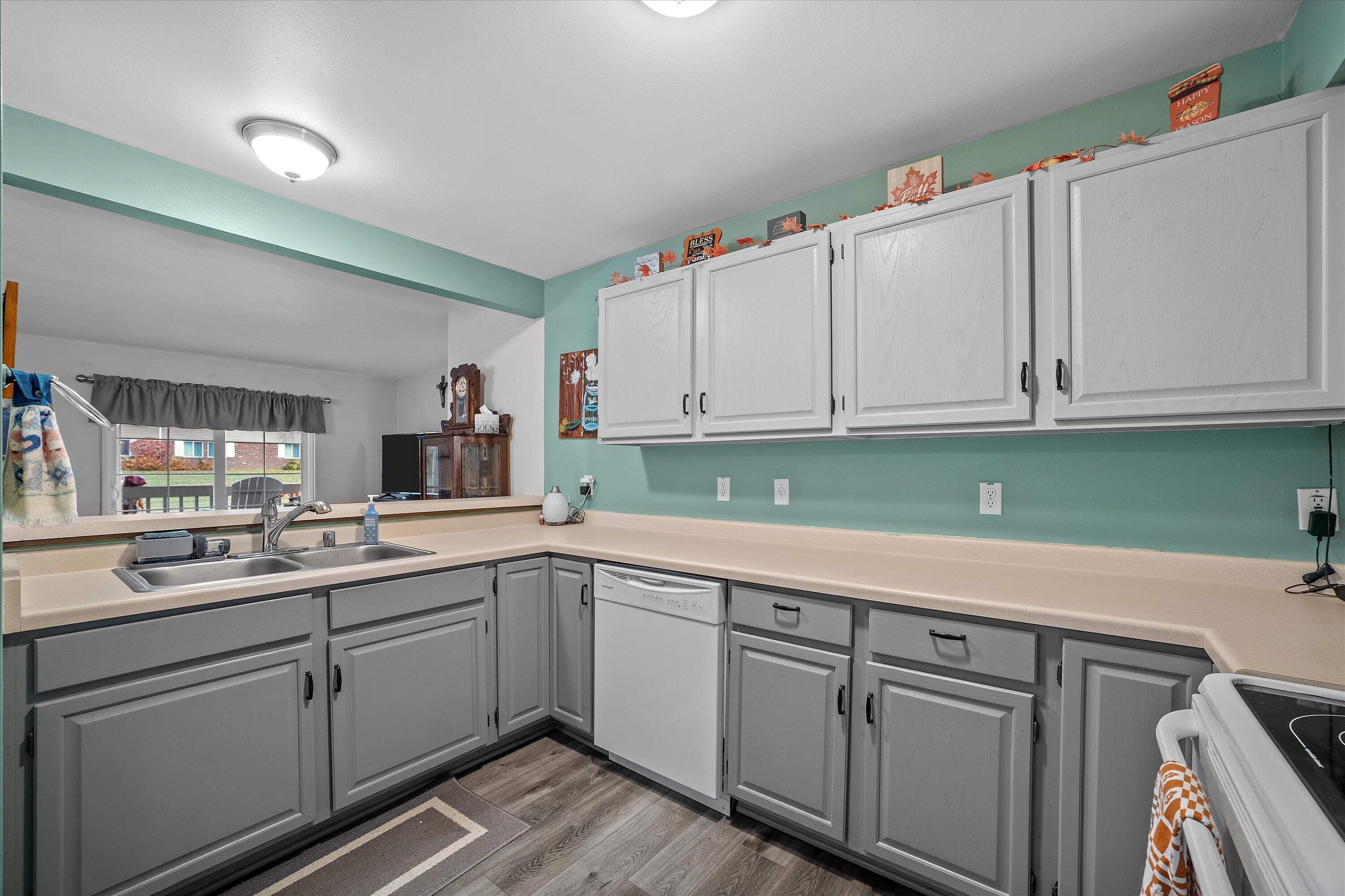 4835 Easy Street, Unit 9 Delafield, WI 53029 - Photo 7 of 25 20-P1284661