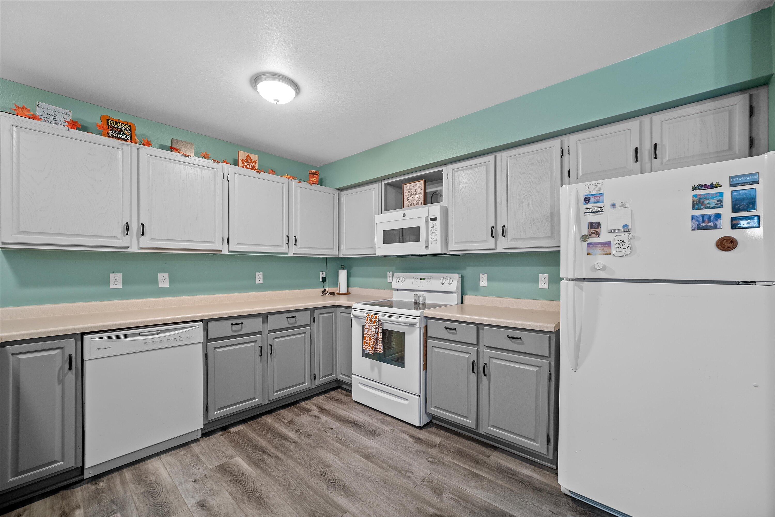 4835 Easy Street, Unit 9 Delafield, WI 53029 - Photo 9 of 25 23-P1284682