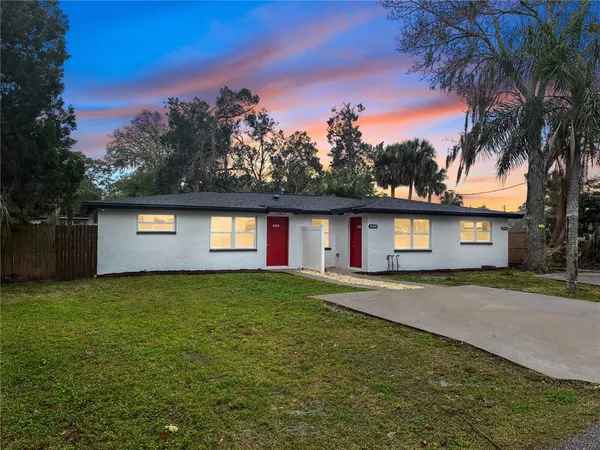 a view of a house with a yard