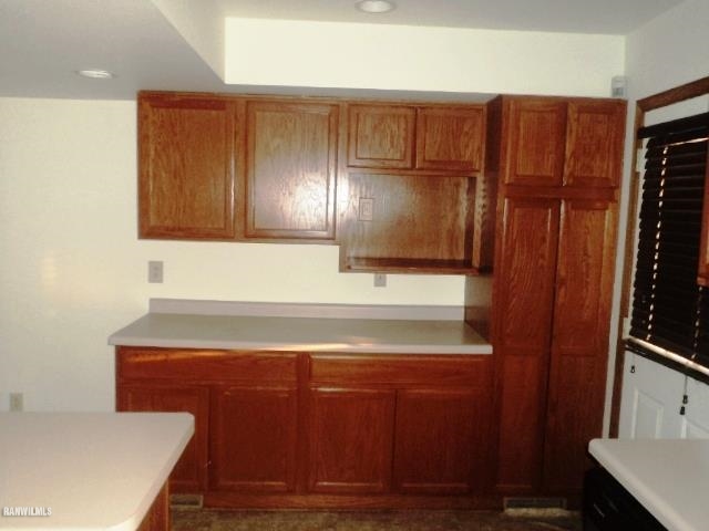 2338 South Van Brocklin Road Freeport, IL 61032 - Photo 4 of 15 Gallery Image 4