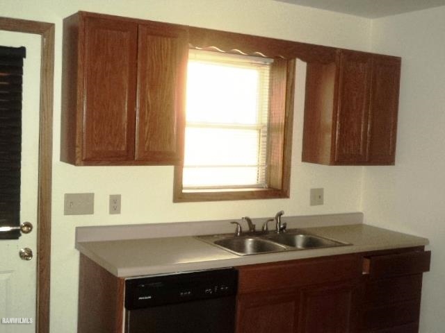 2338 South Van Brocklin Road Freeport, IL 61032 - Photo 5 of 15 Gallery Image 5