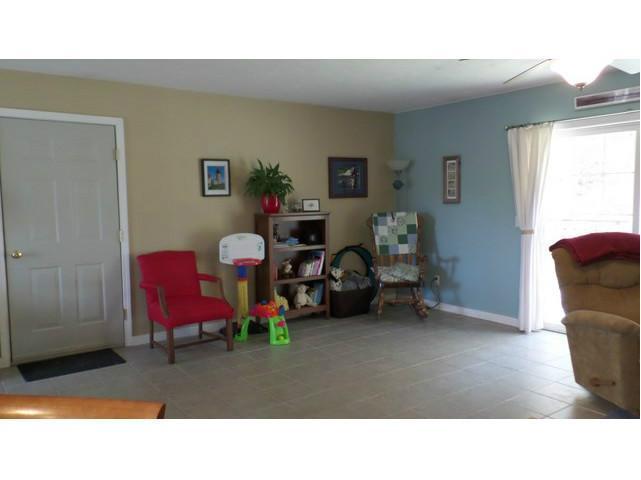 194 Leavitt Road Augusta, ME 04330 - Photo 9 of 22 Living Room.