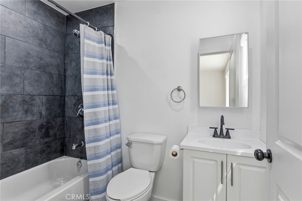 8040 Ranchito Avenue Panorama City, CA 91402 - Photo 24 of 64