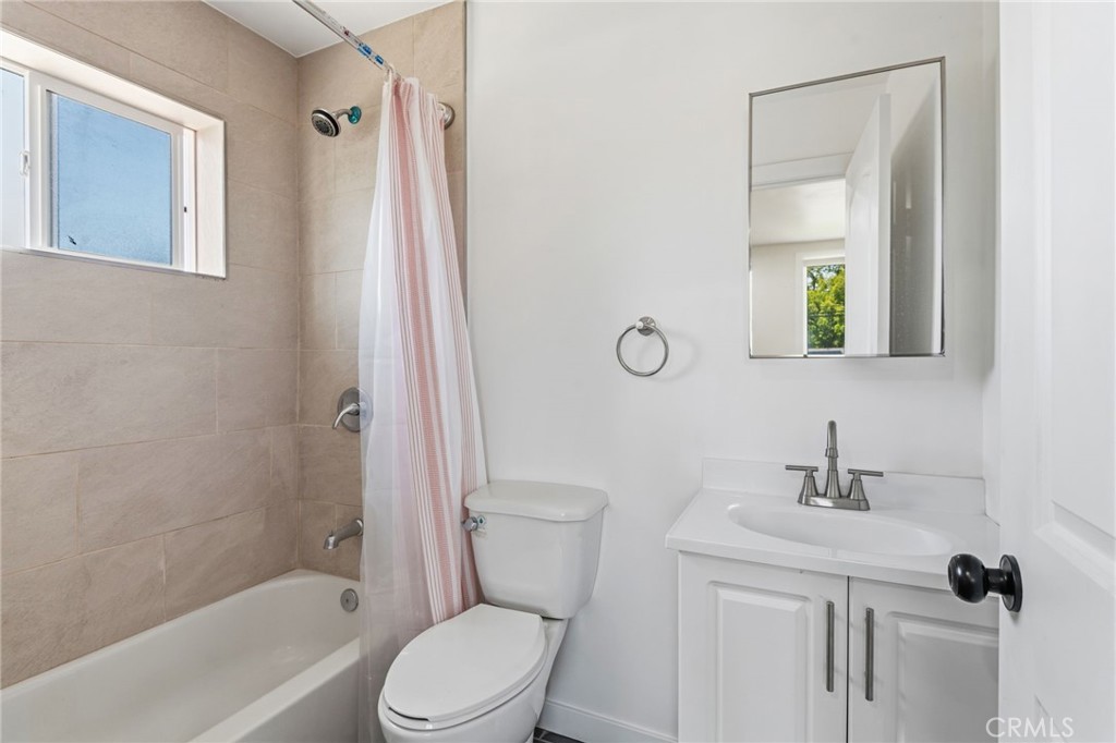 8040 Ranchito Avenue Panorama City, CA 91402 - Photo 31 of 64